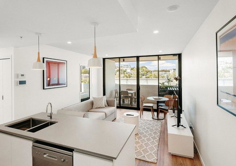 Rambla At Perry House - Surfers Paradise Gold Coast 2