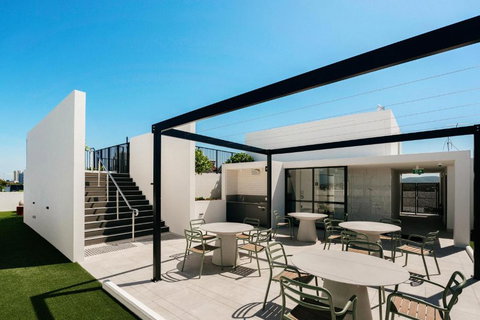 Rambla At Perry House - Surfers Paradise Gold Coast 1