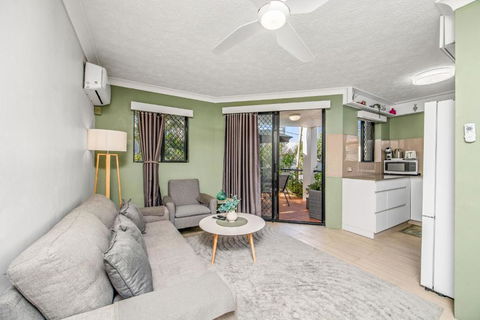 Premium 1 Bedroom Apartment Sleeps 4 - Surfers Paradise Gold Coast 0