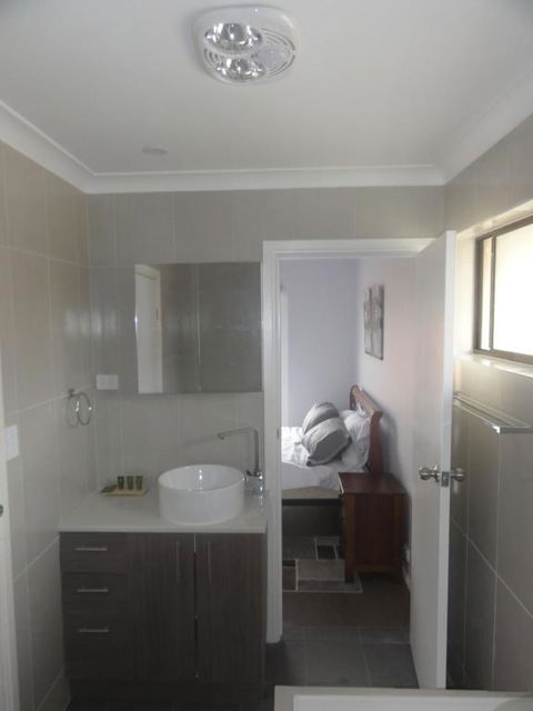 Prime Location & Spacious - Surfers Paradise Gold Coast 2