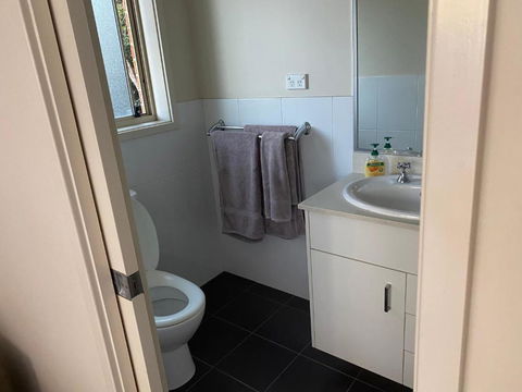 Private Room With Ensuite And Parking Close To Wollongong CBD - Surfers Paradise Gold Coast 3