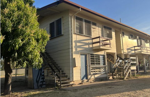 Q Lux Inn Emerald - Surfers Paradise Gold Coast 0