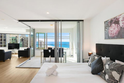Q Tower Amazing Ocean Views 22nd Level Heated Pools Sleeps 6 - Optimise BNB - Surfers Paradise Gold Coast 1