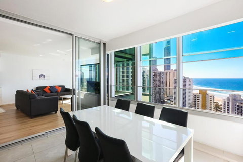 Q Tower Amazing Ocean Views 22nd Level Heated Pools Sleeps 6 - Optimise BNB - Surfers Paradise Gold Coast 2