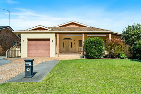 Qarah, Jervis Bay - Surfers Paradise Gold Coast 0