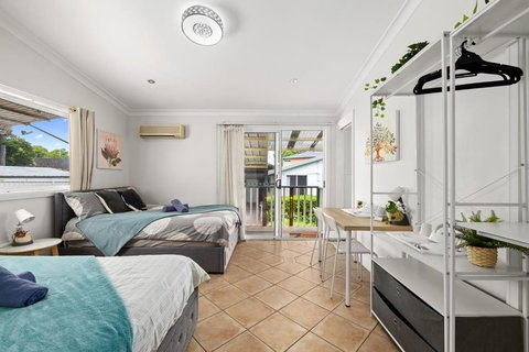 Quadruple Ensuite Room - Nearby Stations & Shops - Surfers Paradise Gold Coast 1