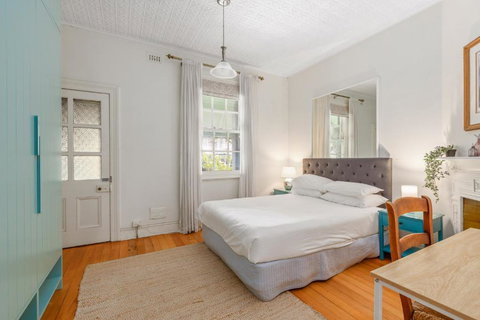 Quaint 3-Bed Heritage Home In The Heart Of Sydney - Surfers Paradise Gold Coast 1