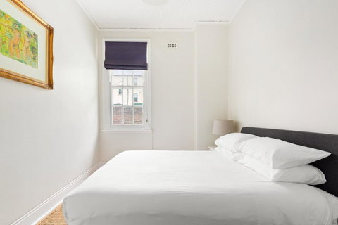 Quaint 3-Bed Heritage Home In The Heart Of Sydney - Surfers Paradise Gold Coast 2