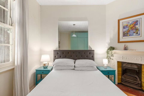 Quaint 3-Bed Heritage Home In The Heart Of Sydney - Surfers Paradise Gold Coast 0