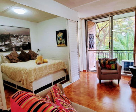 Quaint & Tranquil Subiaco 1 Bedroom Apartment - Surfers Paradise Gold Coast 2
