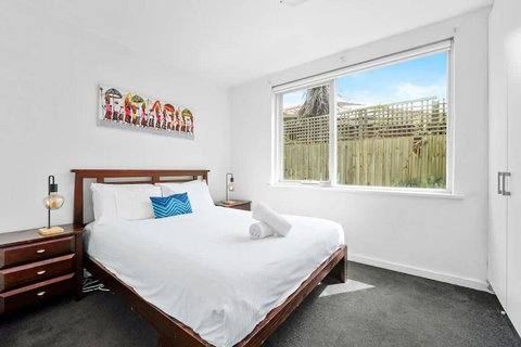 Quiet And Peaceful Beachside 1BR Retreat W Parking - Surfers Paradise Gold Coast 2