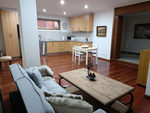 Quiet Nature-Filled Ground Floor Unit - Surfers Paradise Gold Coast 2