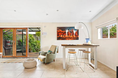 Quirky Marrickville 1-Bed With Courtyard By Shops - Surfers Paradise Gold Coast 0