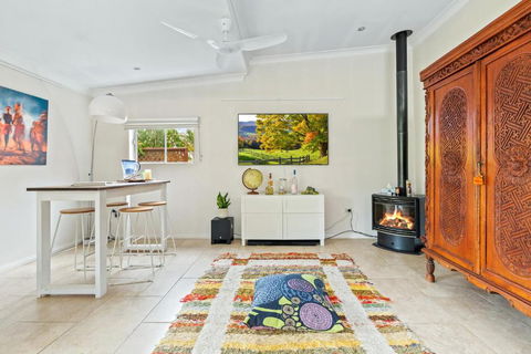 Quirky Marrickville 1-Bed With Courtyard By Shops - Surfers Paradise Gold Coast 1