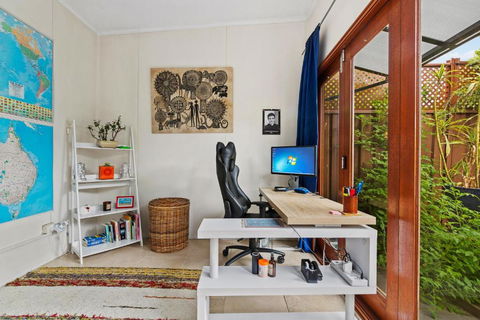 Quirky Marrickville 1-Bed With Courtyard By Shops - Surfers Paradise Gold Coast 2