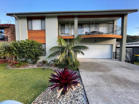 Rainbow Beachhouse - Deluxe, Pristine Location - Surfers Paradise Gold Coast 0