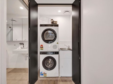 Rambla @ Berwick House - Surfers Paradise Gold Coast 1