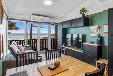 Rawsons Shack Beachfront Unit Suits Single Or Couple - Surfers Paradise Gold Coast 1
