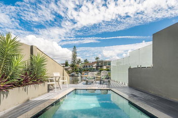 Ray Of Sunshine with Surfers Paradise Gold Coast