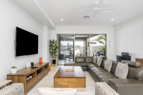 Ray Of Sunshine - Surfers Paradise Gold Coast 1