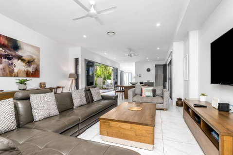 Ray Of Sunshine - Surfers Paradise Gold Coast 2