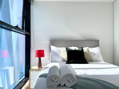 Readyset Apartments On Bouverie - Surfers Paradise Gold Coast 1