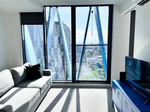 Readyset Apartments On Bouverie - Surfers Paradise Gold Coast 3