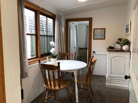 Recreation Cottage - Surfers Paradise Gold Coast 2