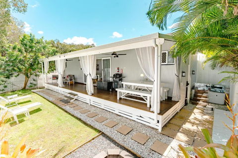 Private Outdoor Spa, Fire Pit, Cinema Room - THE COTTAGE COOLUM BEACH - Surfers Paradise Gold Coast 1