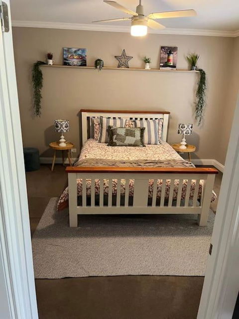Quiet Family Retreat Getaway - Wildlife Park, Sovereign Hill, Kryall Castle And City At Your Door - Modern House, 8 Guests, 4 Bedrooms, 5 Beds - Surfers Paradise Gold Coast 1