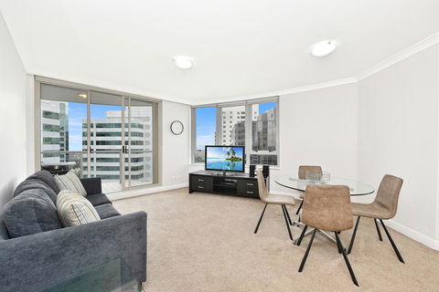 Astra Apartments Chatswood - Brown Street - Surfers Paradise Gold Coast 1