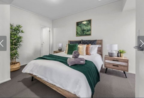 AU1 - Long Stay W Balcony RiverViews Fast WiFi - Surfers Paradise Gold Coast 2