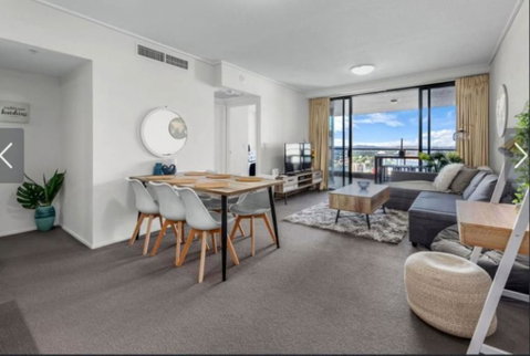 AU1 - Long Stay W Balcony RiverViews Fast WiFi - Surfers Paradise Gold Coast 1