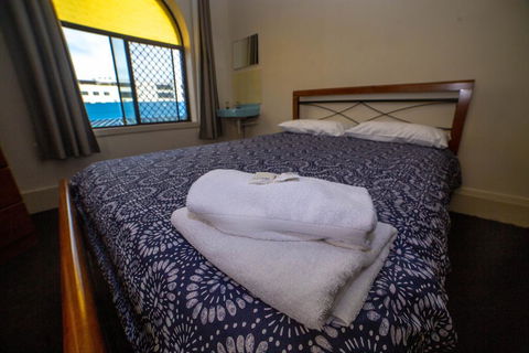 Australian Hotel - Surfers Paradise Gold Coast 1