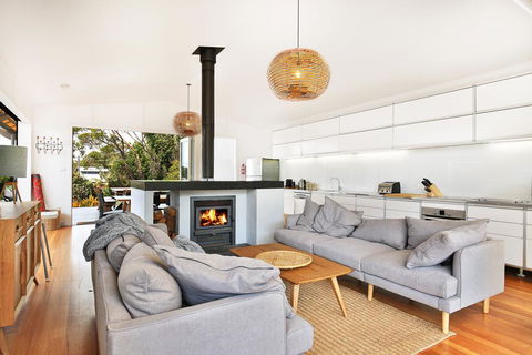 Ayana Beach House - Pet Friendly - Opposite Beach - Surfers Paradise Gold Coast 1
