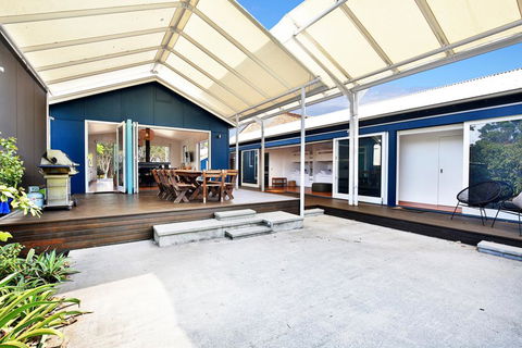 Ayana Beach House - Pet Friendly - Opposite Beach - Surfers Paradise Gold Coast 2