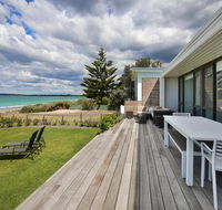 Azure Absolute Beachfront - Pet Friendly - Surfers Paradise Gold Coast