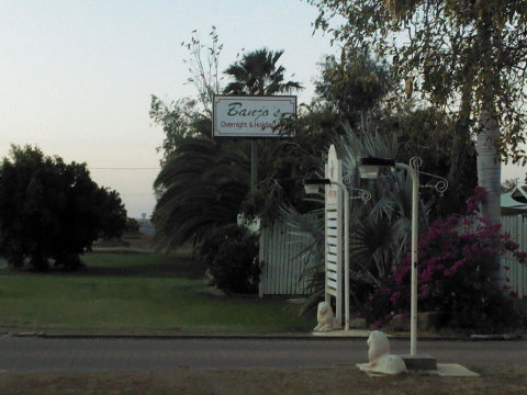 Banjos Overnight And Holiday Units - Surfers Paradise Gold Coast 1