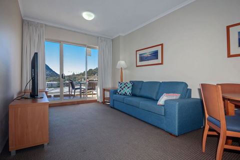 Barrington, 713/35-45 Shoal Bay Road - Surfers Paradise Gold Coast 2
