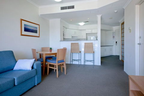 Barrington, 713/35-45 Shoal Bay Road - Surfers Paradise Gold Coast 3