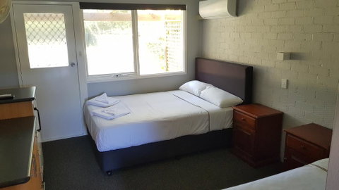 Bateau Bay Hotel - Surfers Paradise Gold Coast 0
