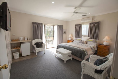 Batemans Bay Manor - Bed And Breakfast - Surfers Paradise Gold Coast 0