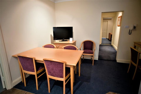 Bathurst Heritage Motor Inn - Surfers Paradise Gold Coast 2