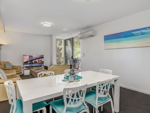 Bay Blu :: Jervis Bay Rentals - Surfers Paradise Gold Coast 1