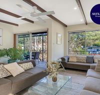 BEACH HOME ENCHANTED STAY CONNECT with NATURE - Surfers Paradise Gold Coast