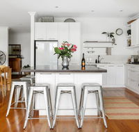 Beach House Avalon - Surfers Paradise Gold Coast
