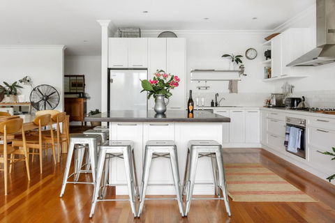 Beach House Avalon - Surfers Paradise Gold Coast 0