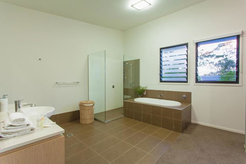 Beach Road Holiday Homes - Surfers Paradise Gold Coast 1