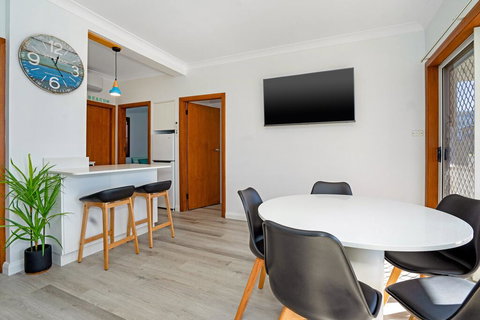 Beachcomer, Unit 2 - The Entrance, NSW - Surfers Paradise Gold Coast 2