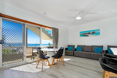 Beachcomer, Unit 2 - The Entrance, NSW - Surfers Paradise Gold Coast 3